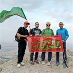 اهتزاز پرچم عزای حسینی بر فراز کوه صفه